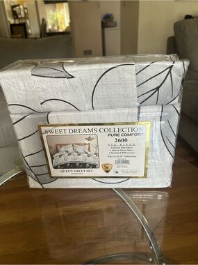 Sweet Dreams Queen Sheet Set in Light Gray with Leaf Motif